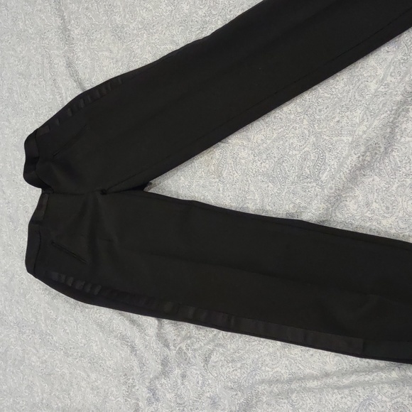 Tuxedo - Picture 5 of 6